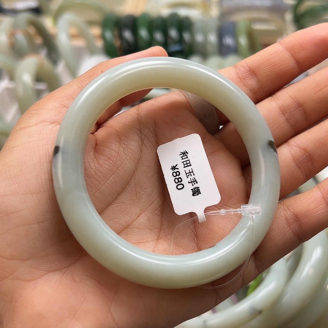 和田玉手镯未镶嵌和田玉