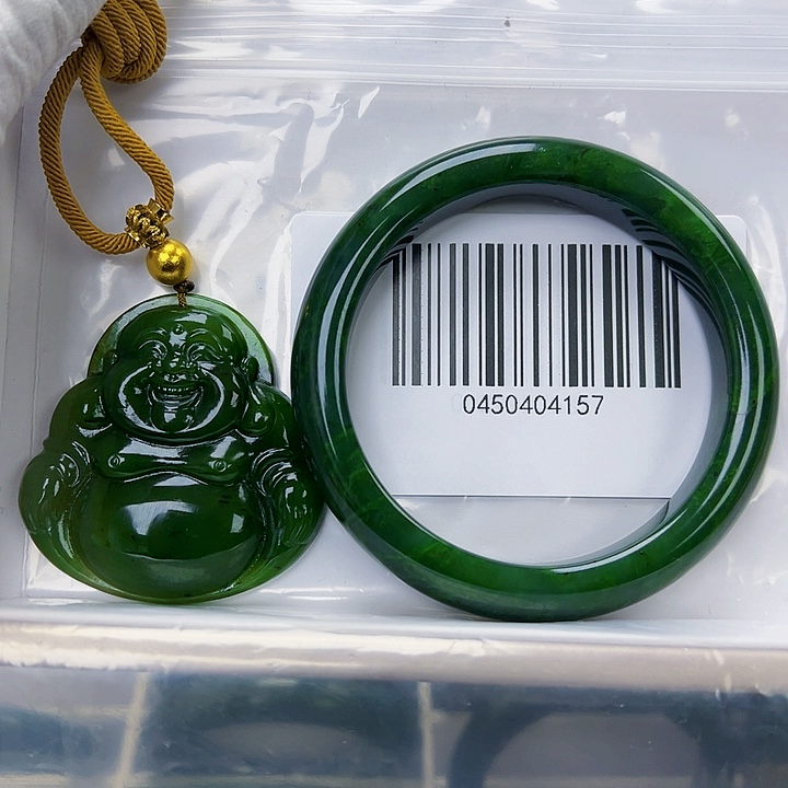 云***姐和田玉未镶嵌手镯微瑕63搭佛公包容