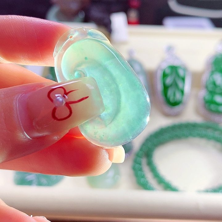 翡翠颈饰未镶嵌天然