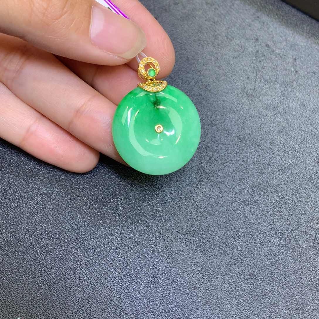 翡翠18K金镶嵌颈饰翡翠