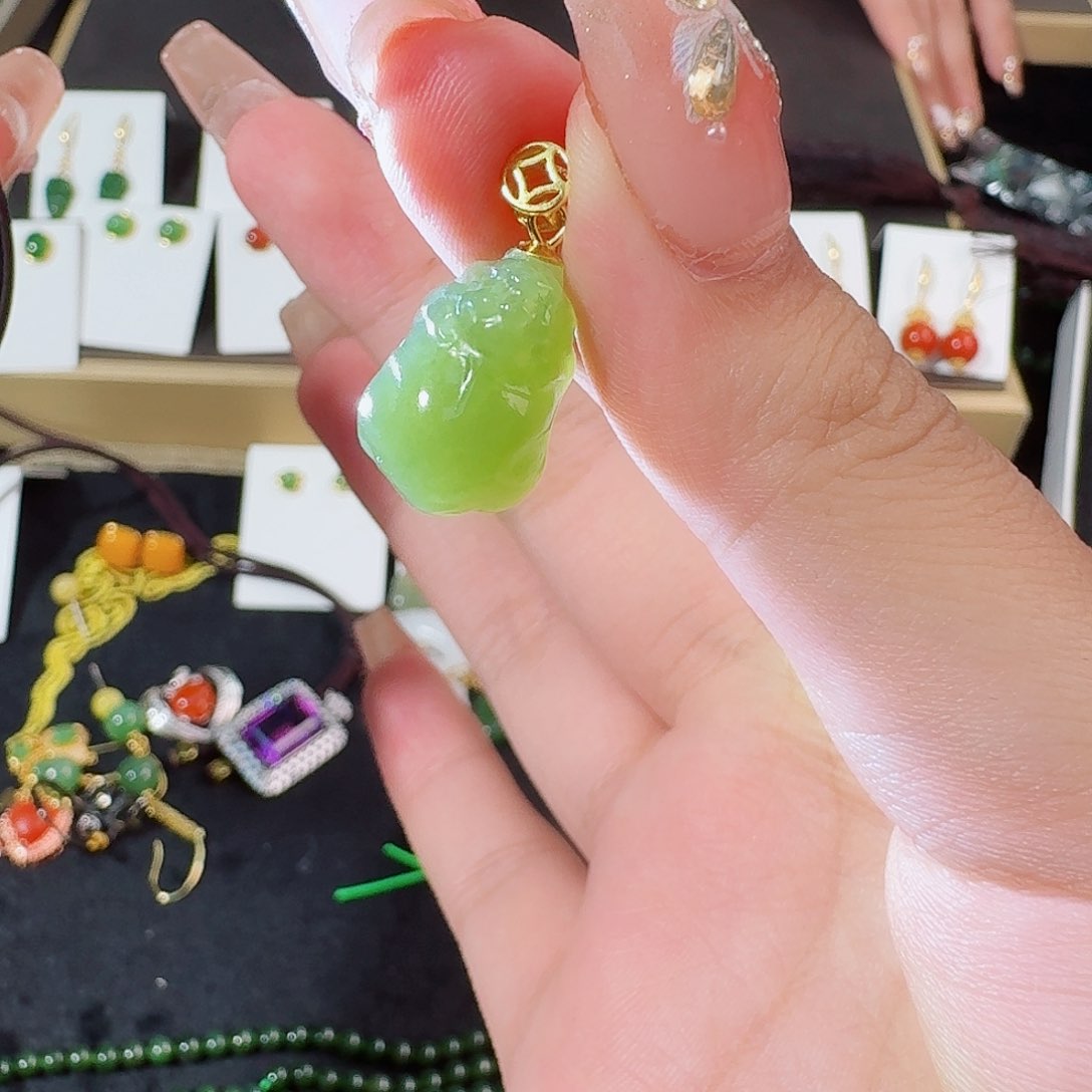 和田玉（碧玉）貔貅吊坠银S925镶嵌