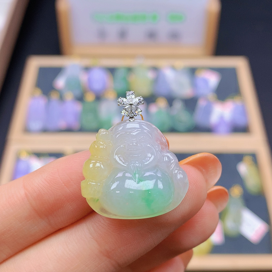 翡翠18K金镶嵌颈饰翡翠