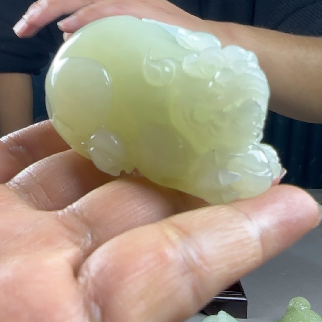 和田玉未镶嵌把件