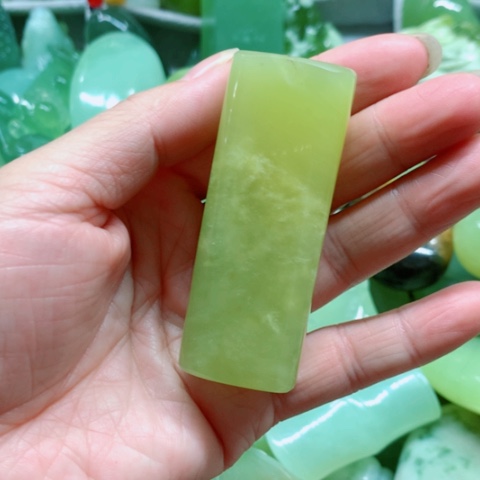 未镶嵌蛇纹石玉手把件
