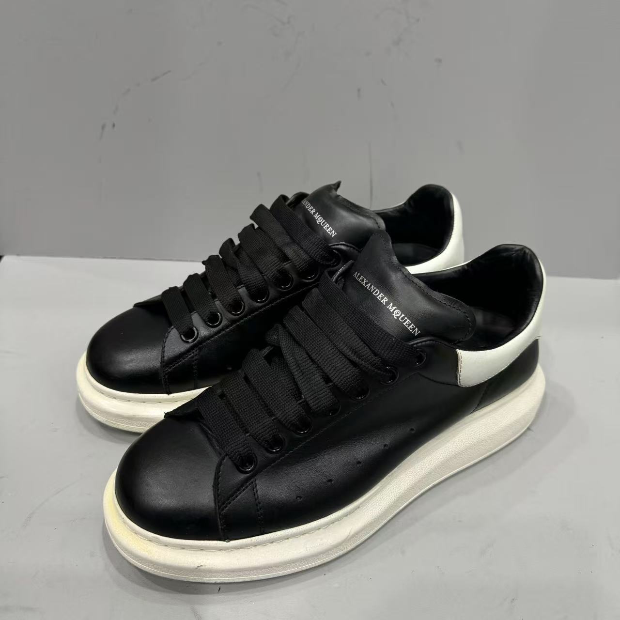 95新 Alexander McQueen/亚历山大·麦昆 42码 低帮 麦昆 轻微氧化