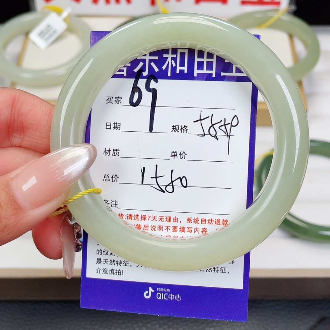 和田玉手镯未镶嵌
