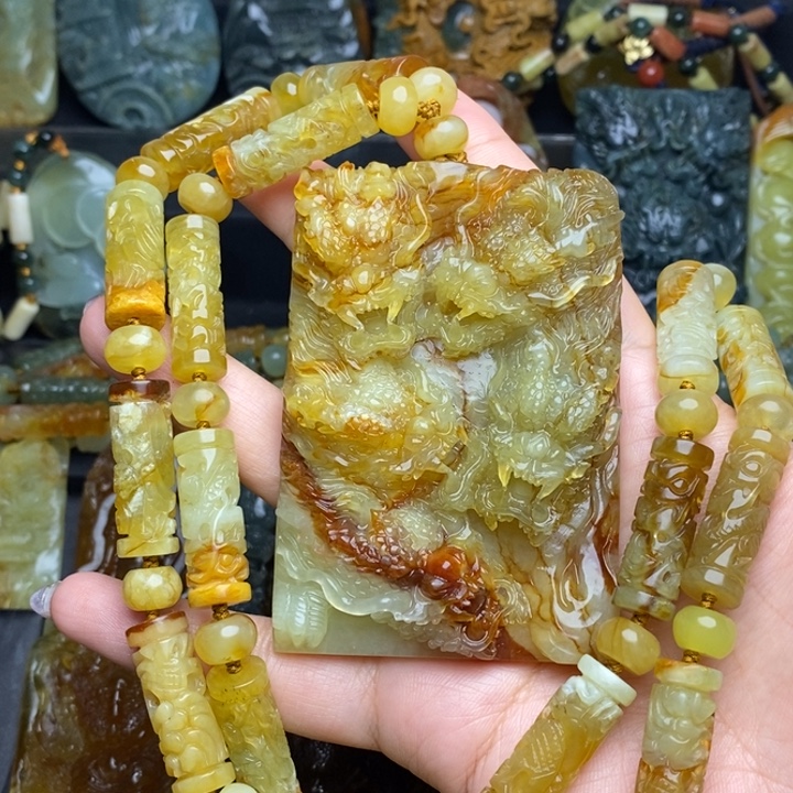 豪***子蛇纹石玉未镶嵌颈饰