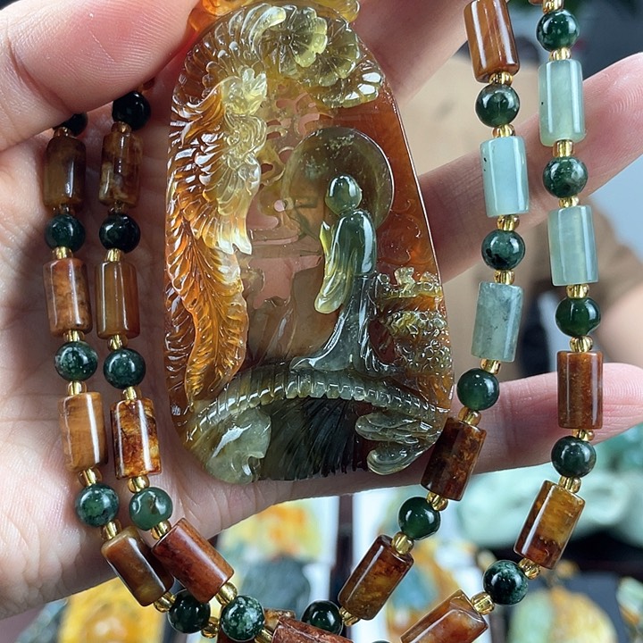 蛇纹石玉颈饰未镶嵌