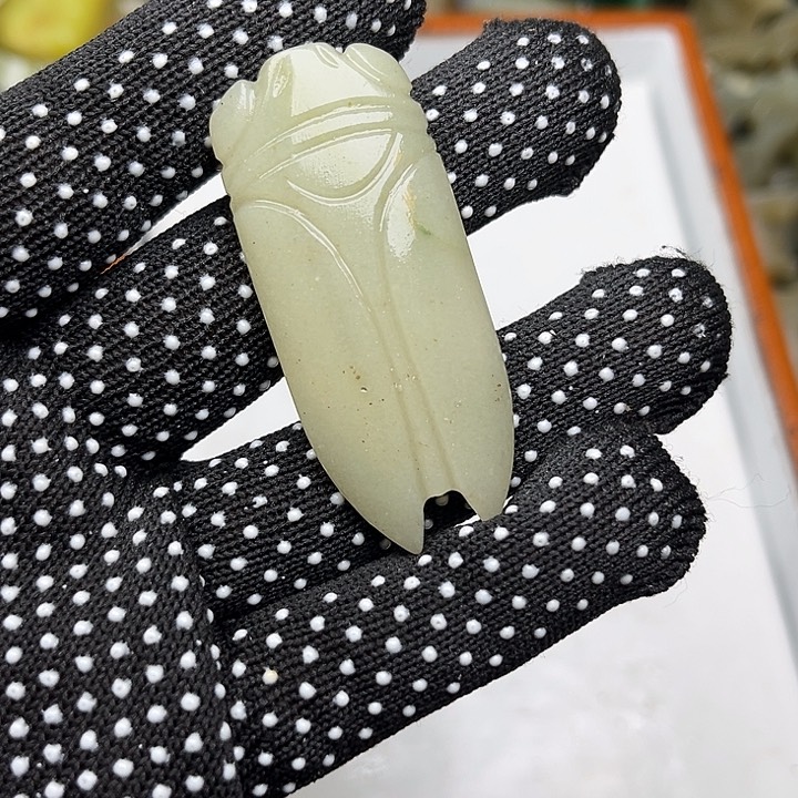 未镶嵌和田玉（翠青玉）珠宝奇石