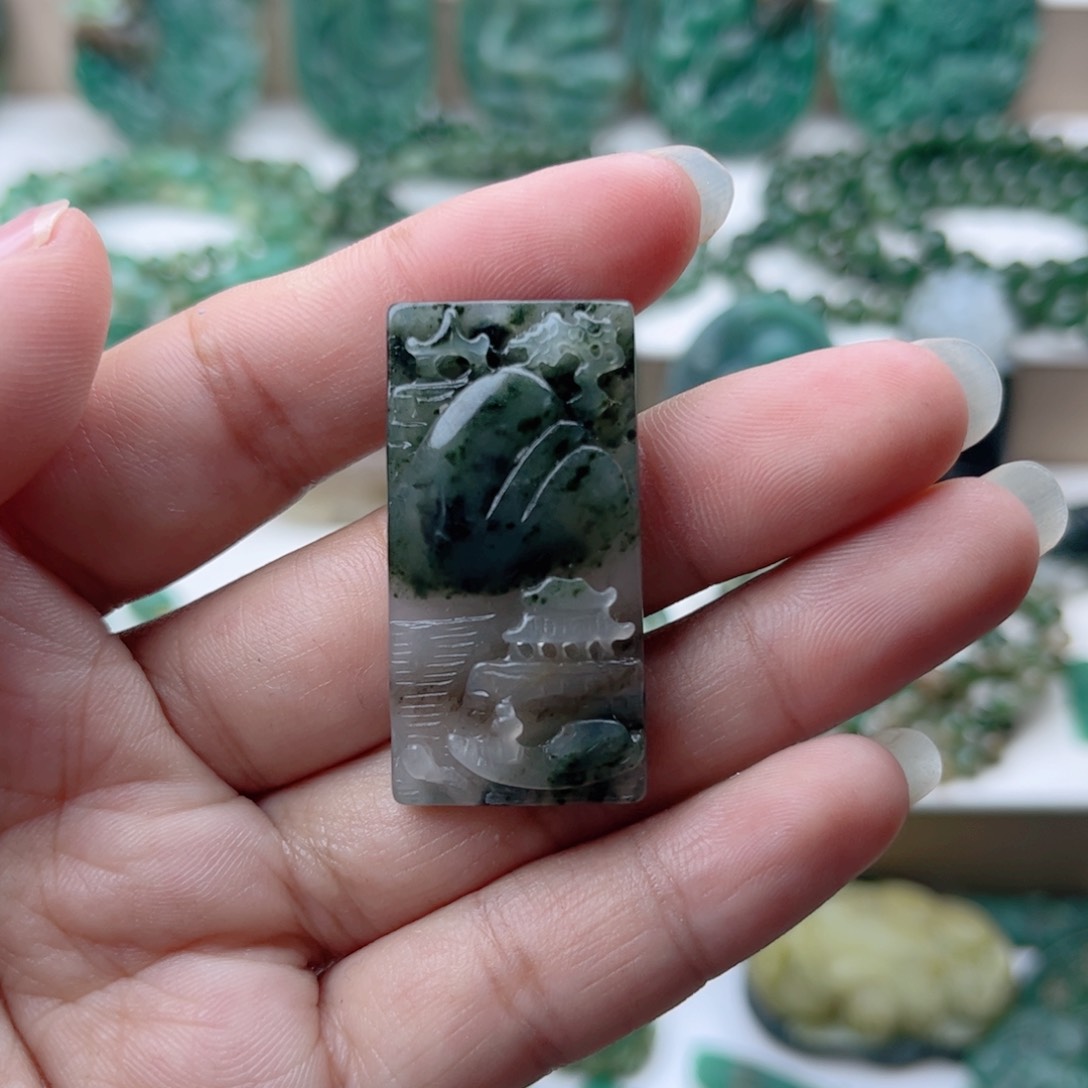 独山玉未镶嵌挂件