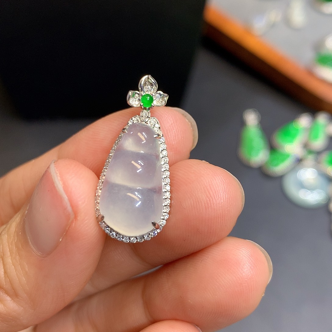 翡翠吊坠(不含链)18K金镶嵌