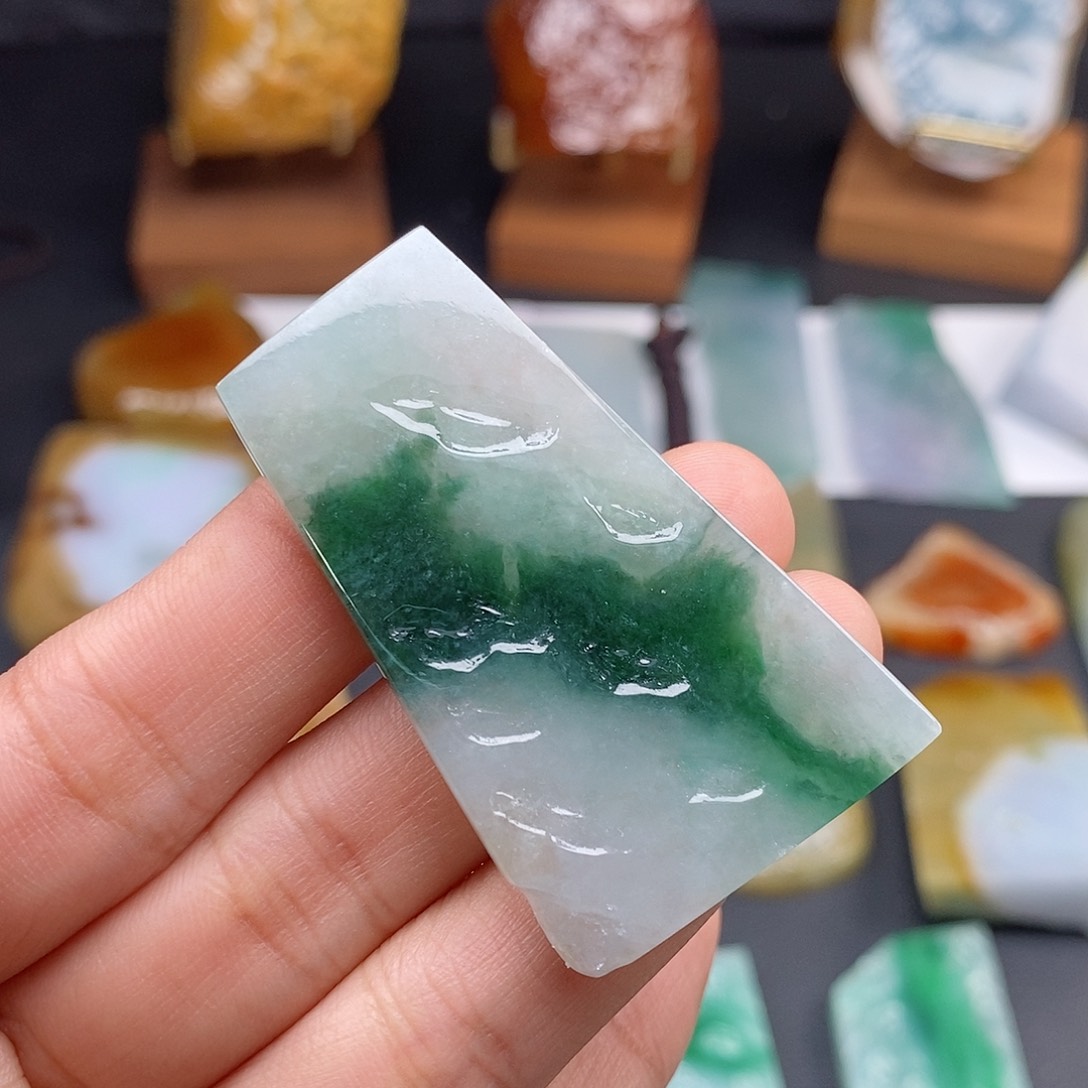 翡翠颈饰未镶嵌翡翠