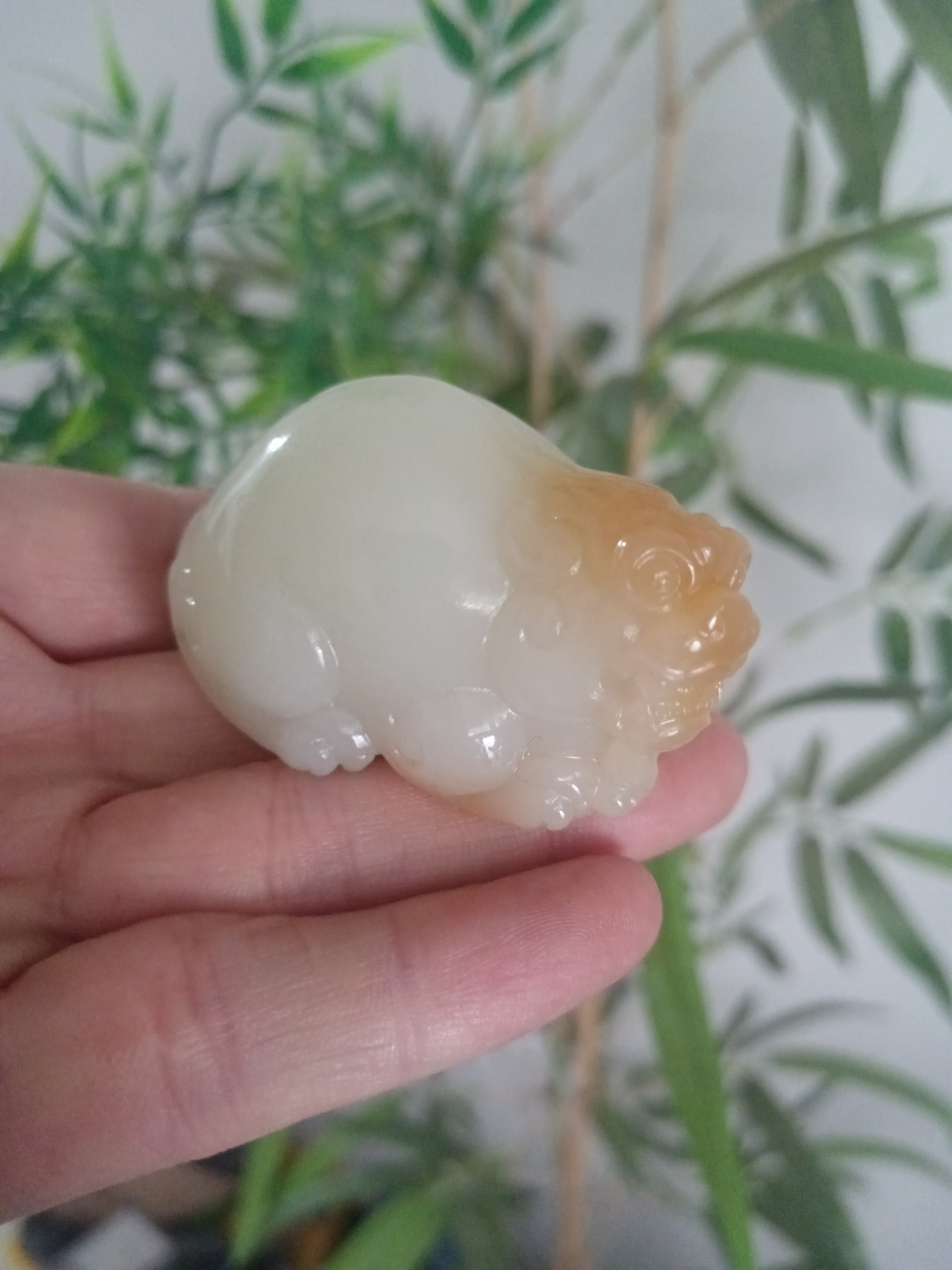 和田玉糖白貔貅立体精雕男女款瑞兽手把件