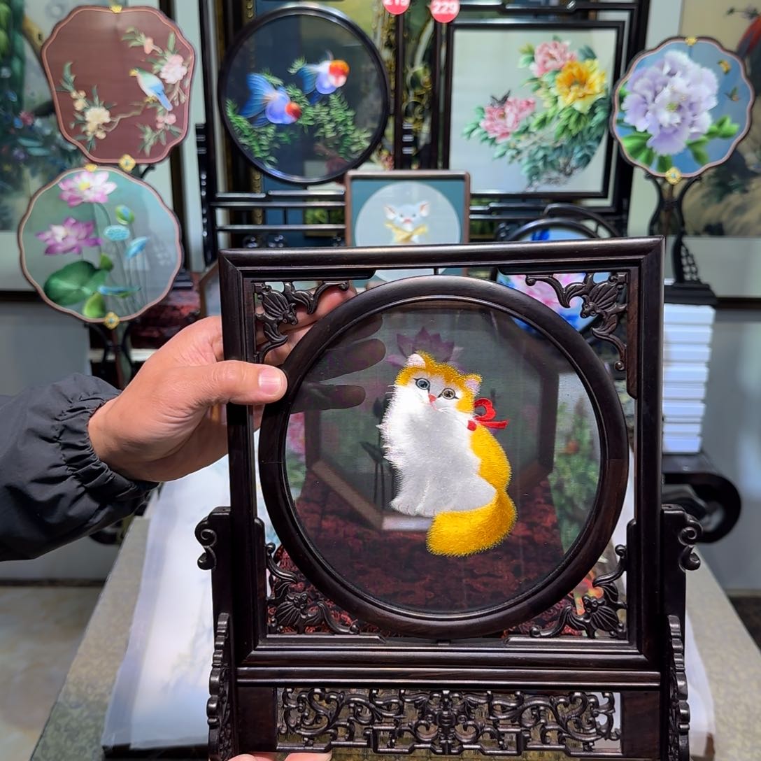 刺绣刺绣工艺精湛异色