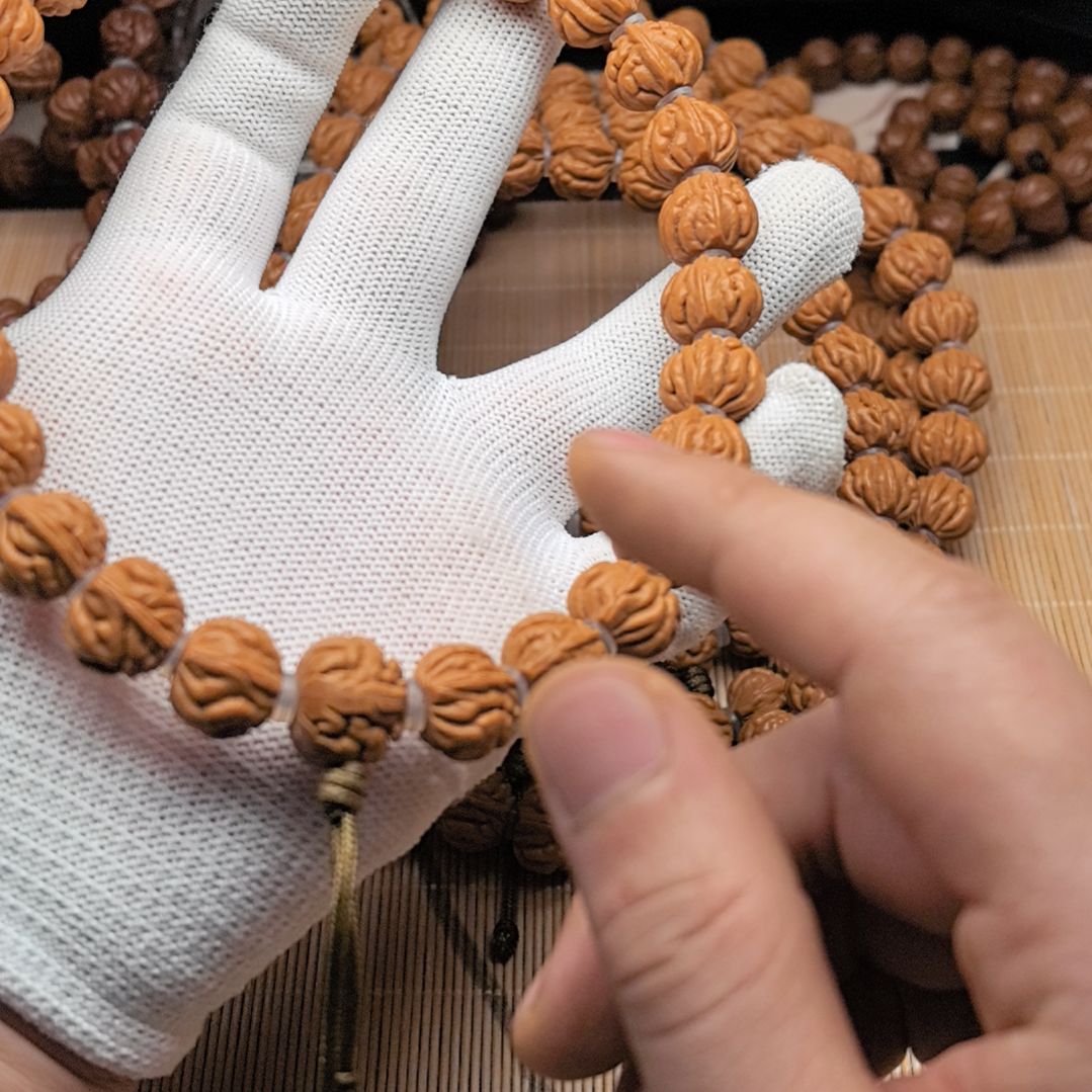 吊坠桃核双龙脊手持