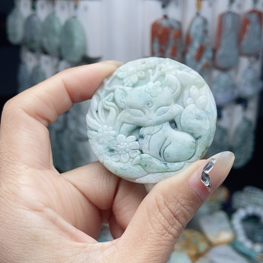 翡翠颈饰未镶嵌翡翠