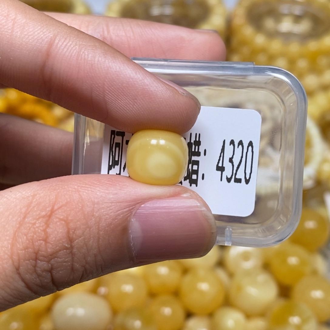 蜜蜡未镶嵌珠宝奇石4320