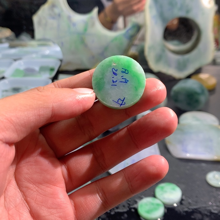 定制翡翠未镶嵌天然翡翠