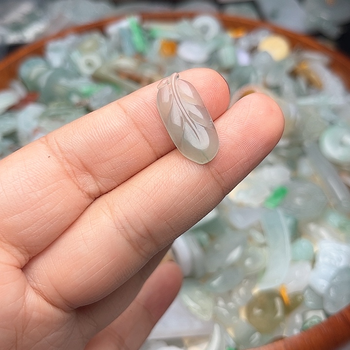 翡翠颈饰未镶嵌翡翠