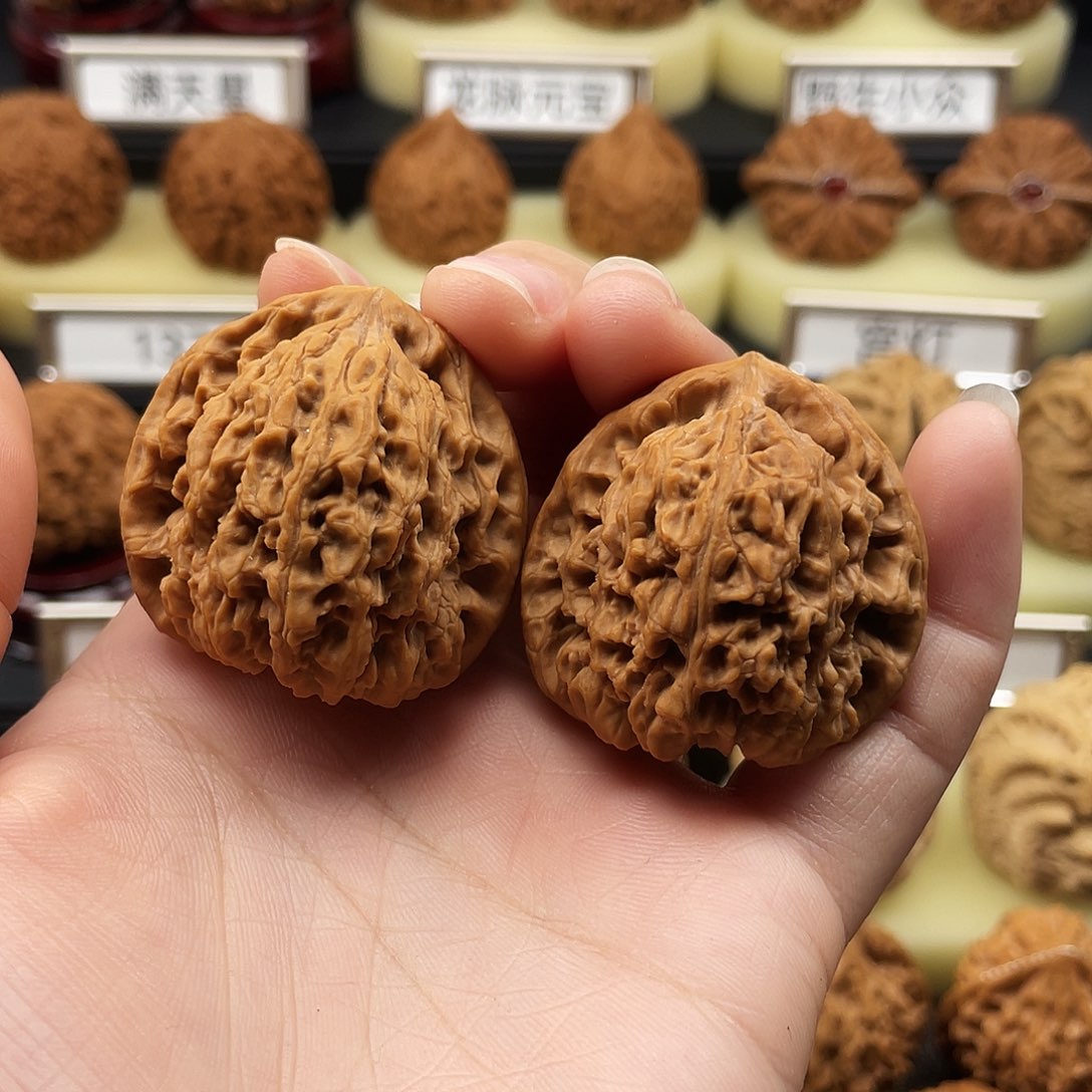 文玩核桃把件南疆石38尺636