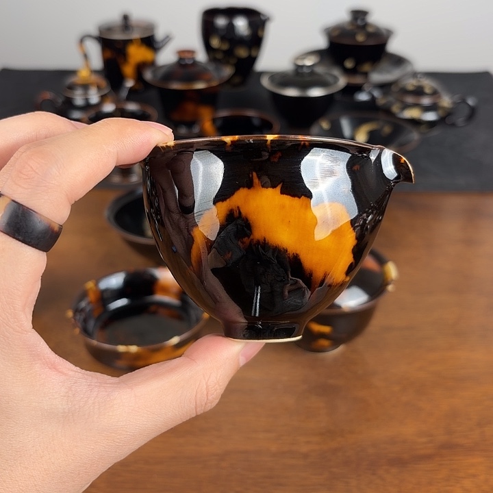 瓷玳瑁釉矮公道杯