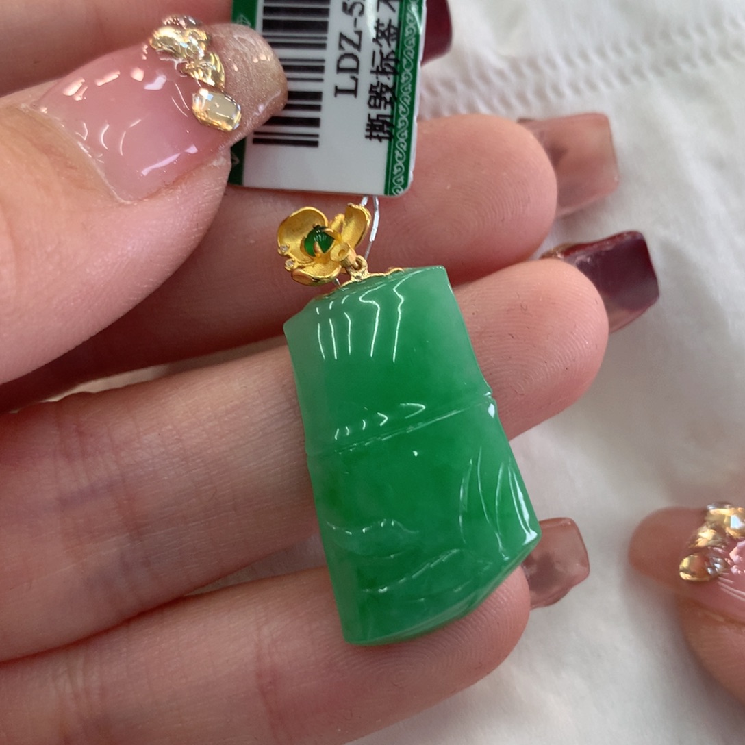 翡翠吊坠(不含链)18K金镶嵌