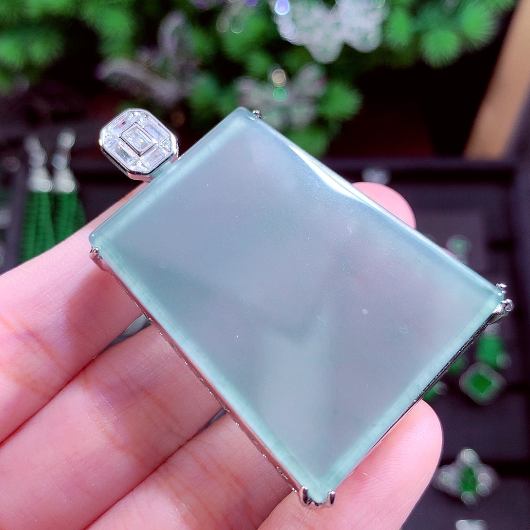 颈饰未镶嵌翡翠天然