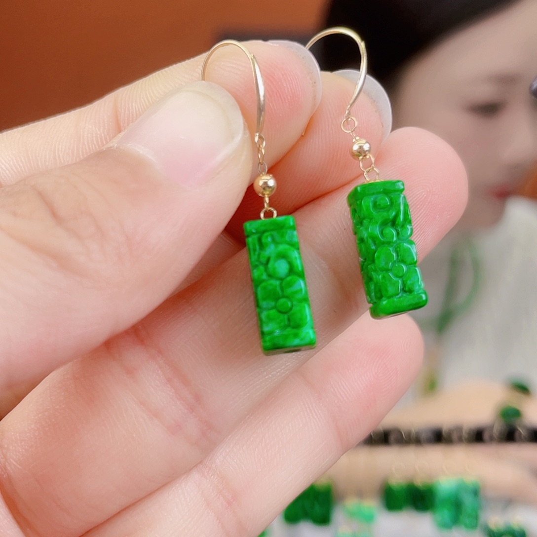 翡翠18K金镶嵌耳饰