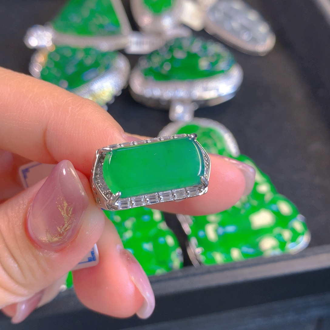 翡翠颈饰银S925镶嵌翡翠