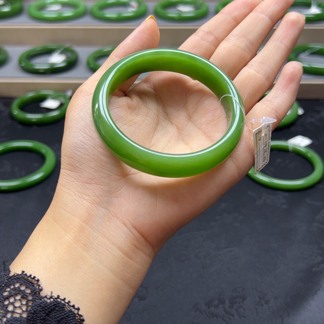 和田玉（碧玉）手镯未镶嵌冰底艳阳绿