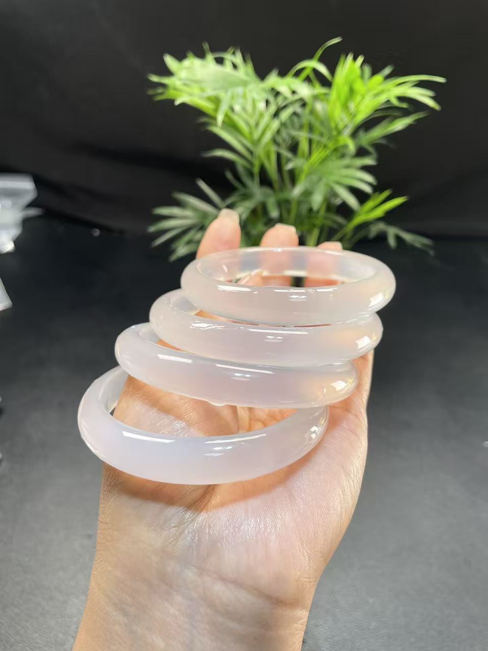 天然白月光玛瑙玉髓手镯多样性发一