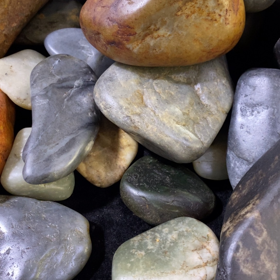 偷***闲和田玉未镶嵌挂件