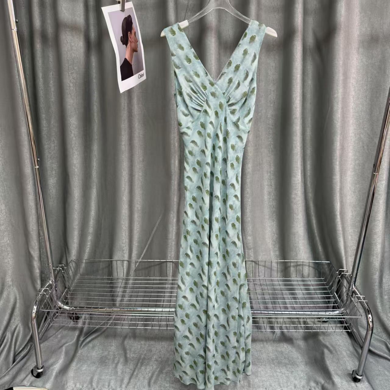 【熊二&专属】2025新款度假风经典百搭轻奢连衣裙绿色气质复古