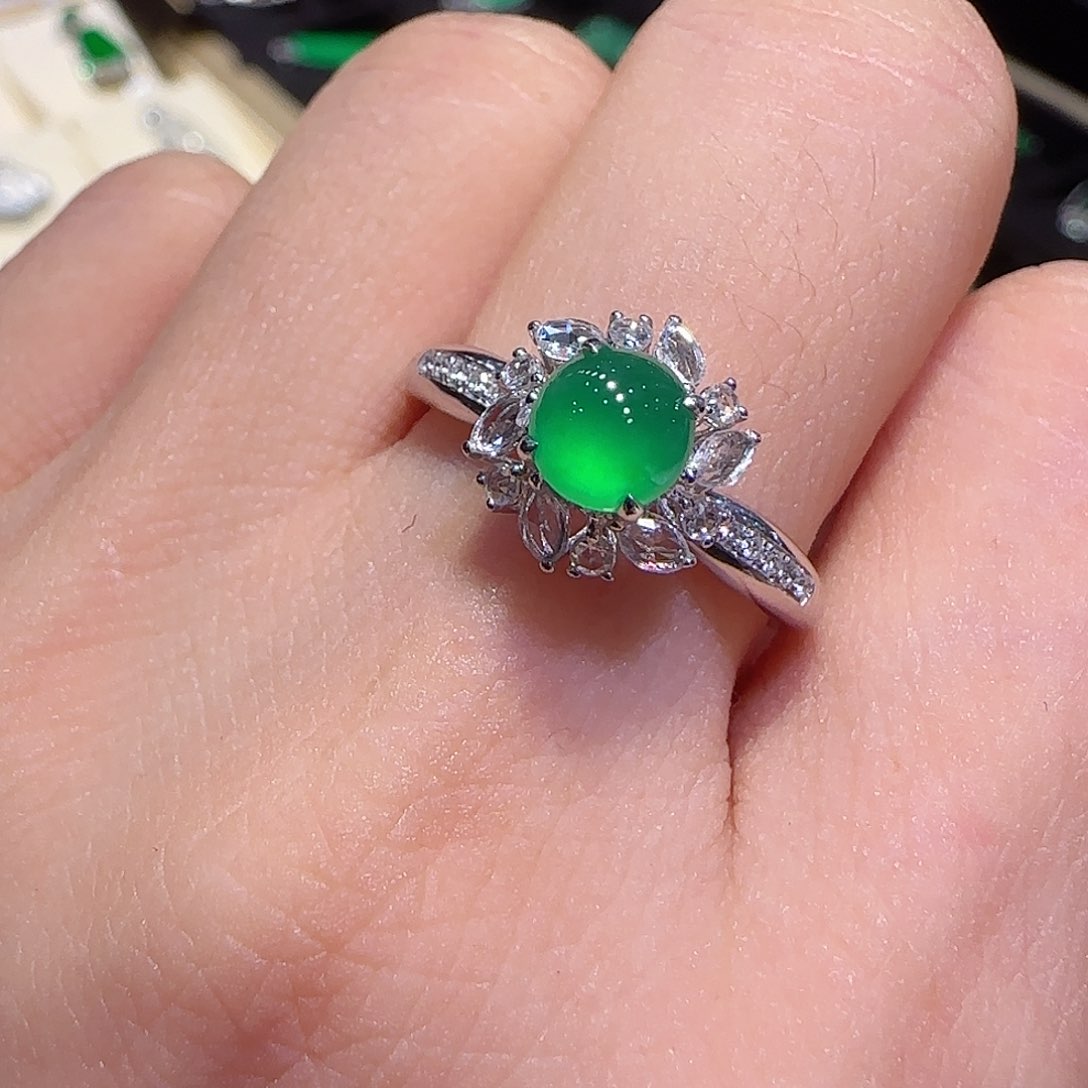 翡翠戒指18K金镶嵌戒指