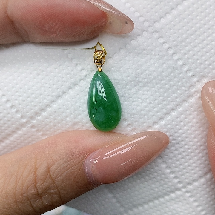 颈饰18K金镶嵌翡翠