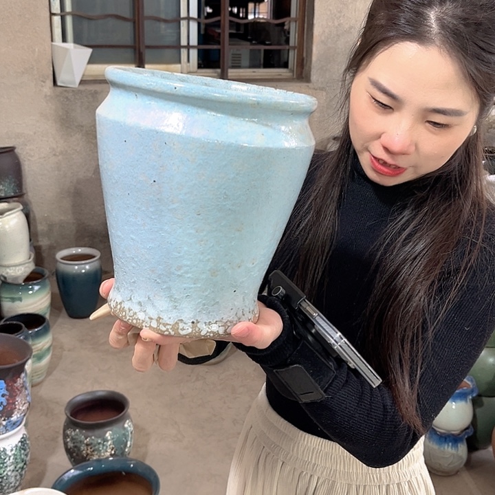 瑕疵口18高21花盆……