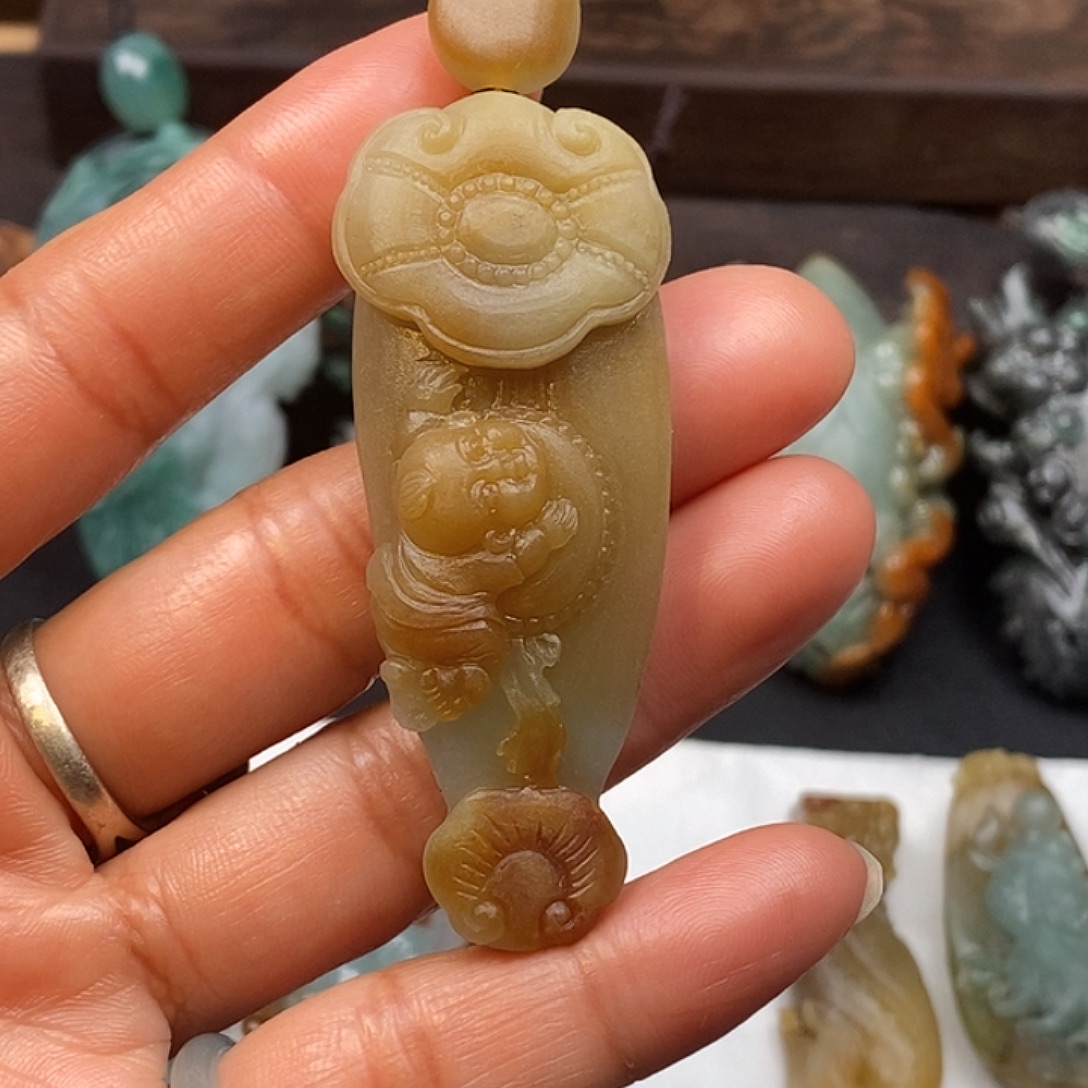 朱***击定制翡翠未镶嵌毛货抛光