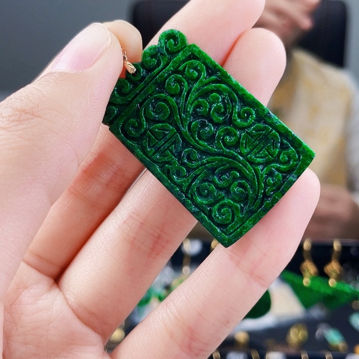 翡翠颈饰18K金镶嵌饰品