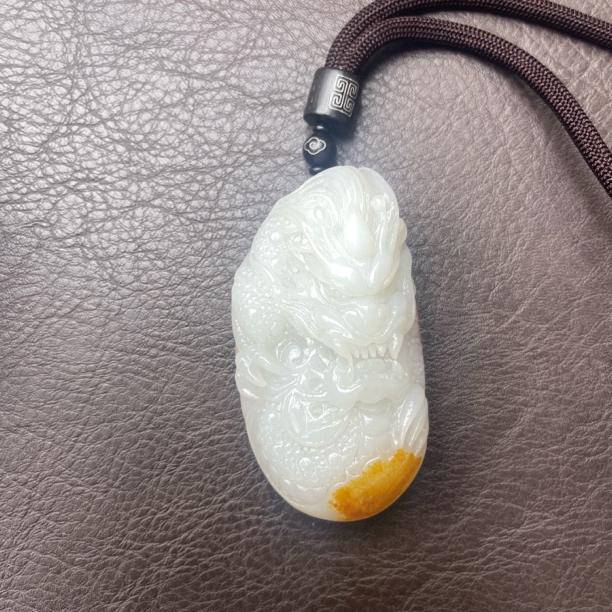 石包沁色龙手把把玩件D2