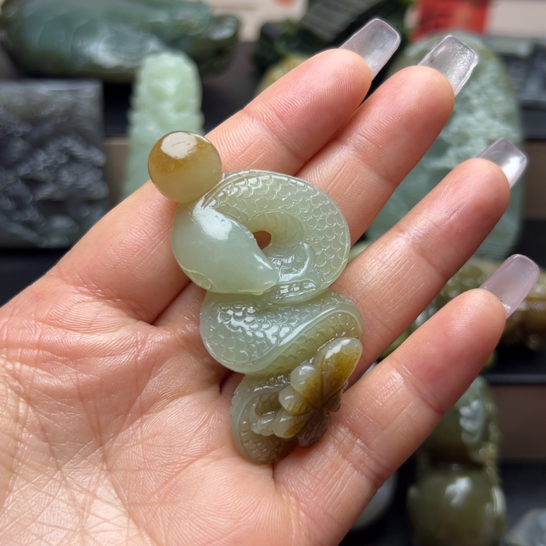 和田玉颈饰未镶嵌