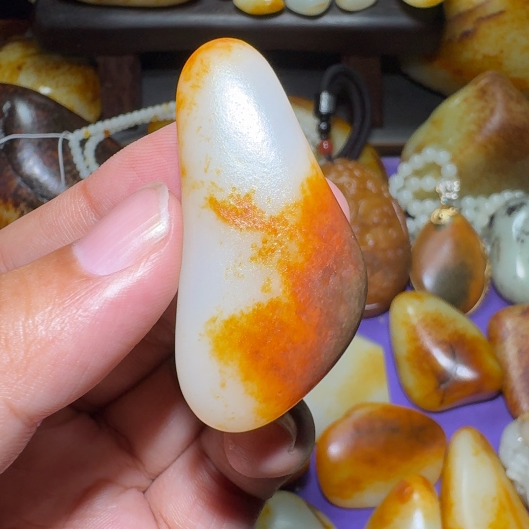 至***为和田玉未镶嵌颈饰