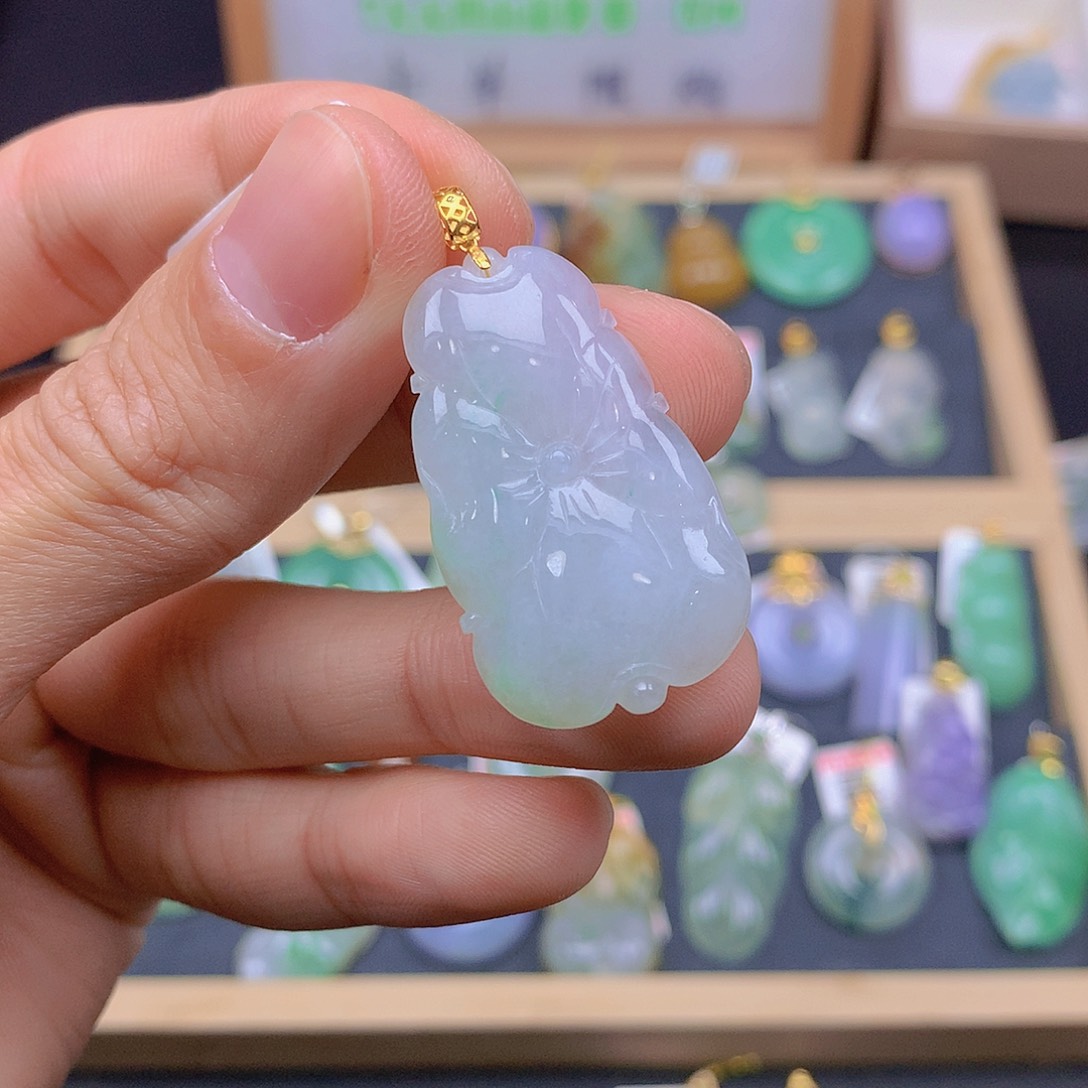 翡翠颈饰18K金镶嵌翡翠