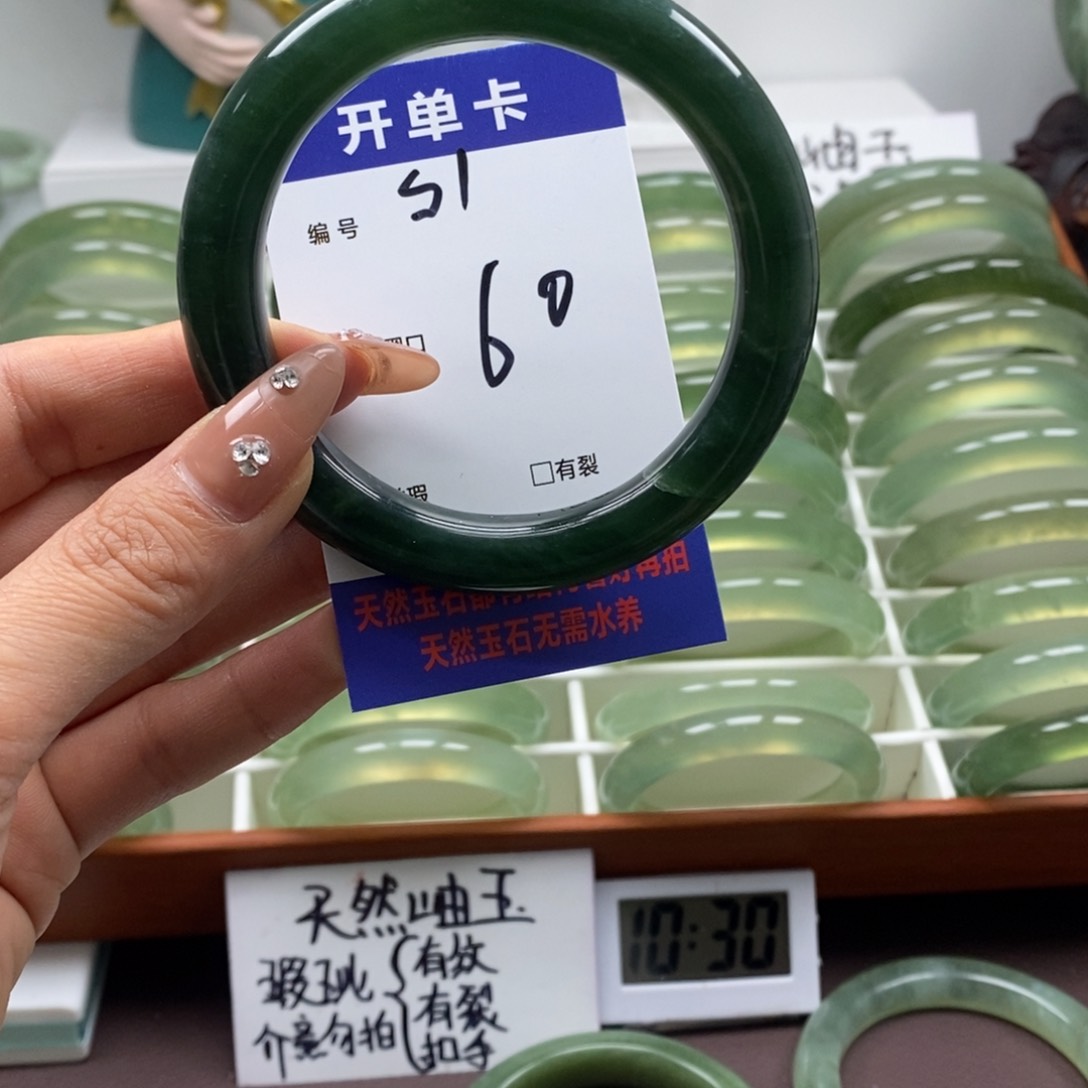 蛇纹石玉手镯未镶嵌