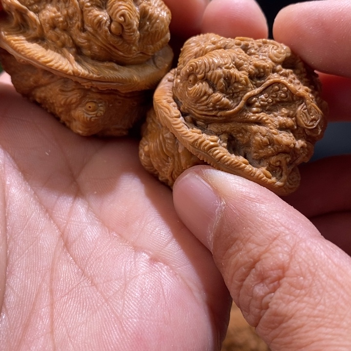 核桃把件麦**了纯手工雕刻文玩核桃