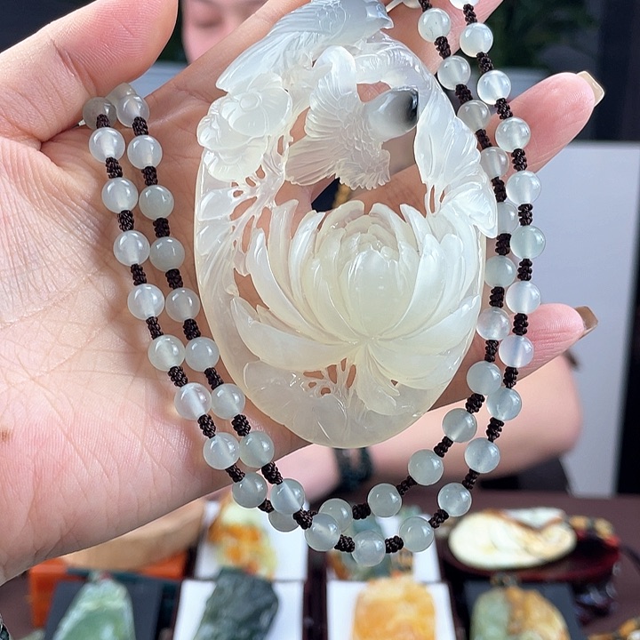 蛇纹石玉颈饰未镶嵌
