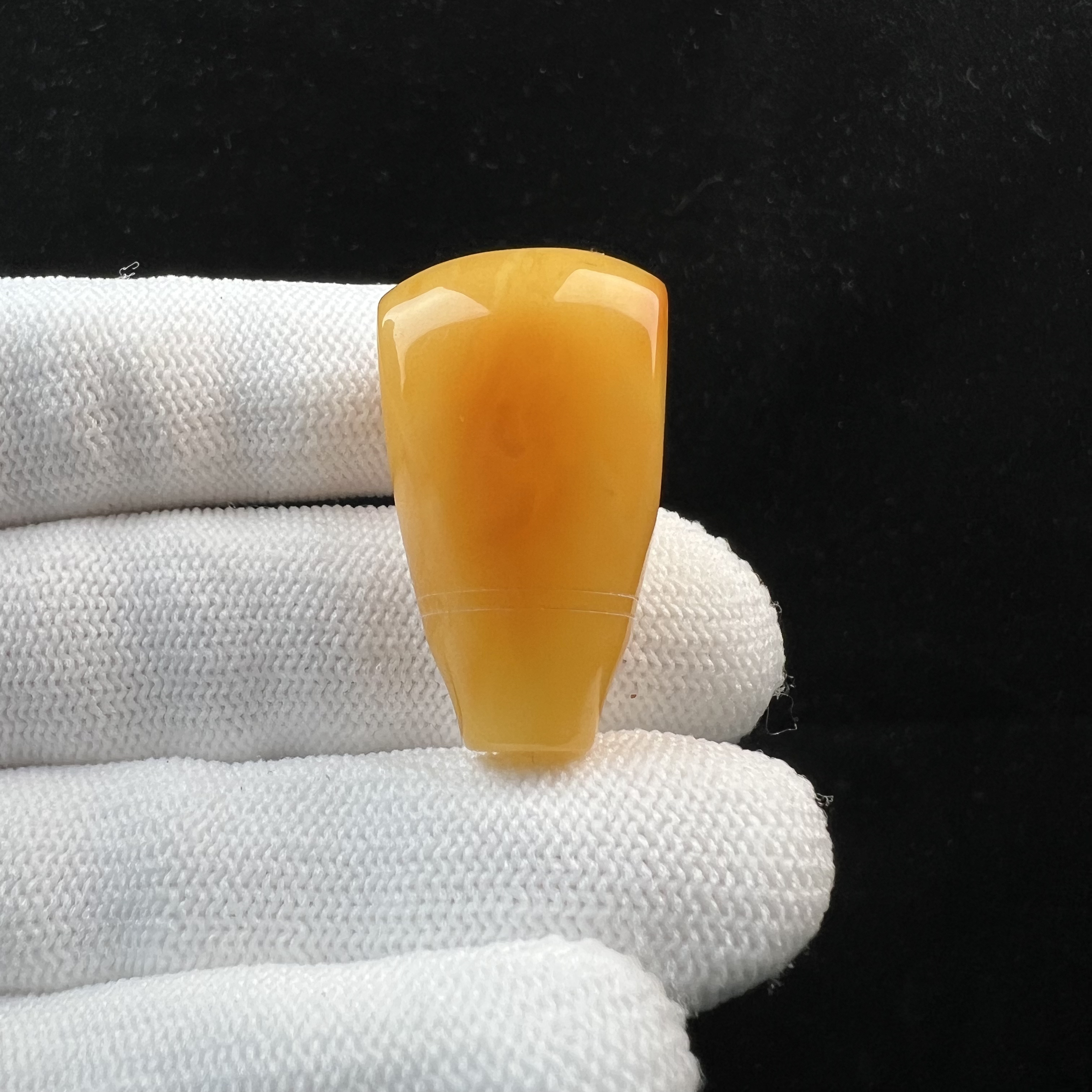 Z1230天然原矿蜜蜡 鸡油黄三通19x33mm6.7克抖音基地质检发货