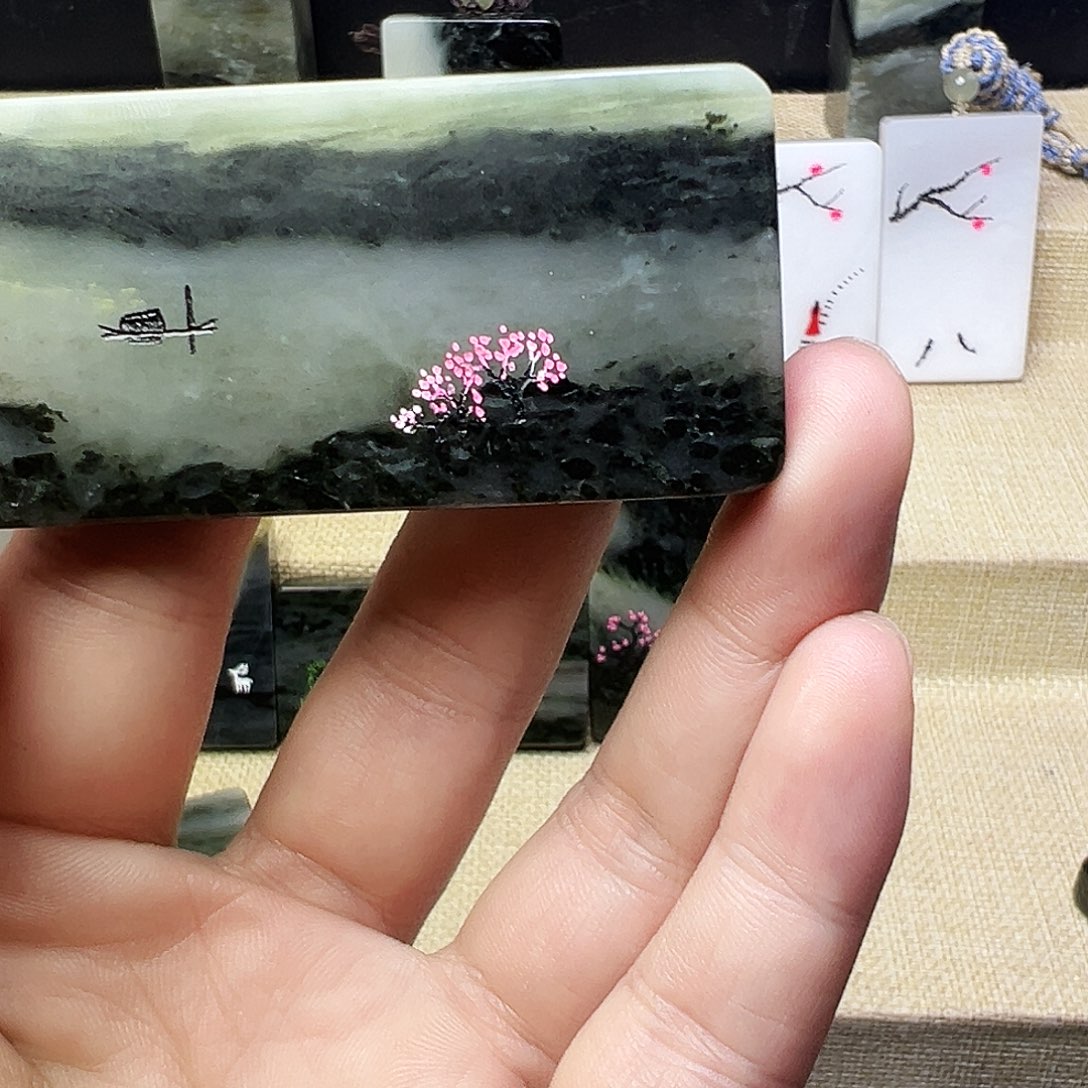 独山玉颈饰未镶嵌