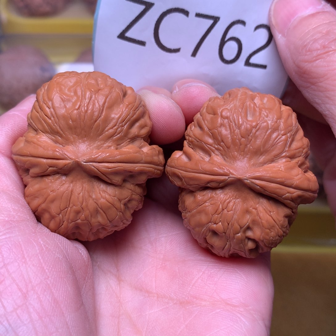 文玩核桃把件粗筋肉球元宝42