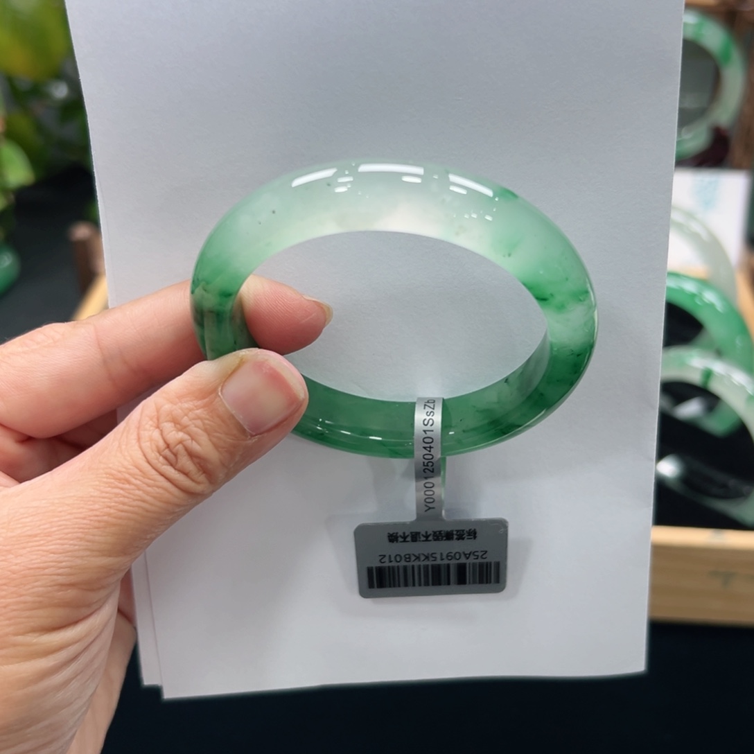 琳***姐石英质玉未镶嵌手镯➕佳佳53