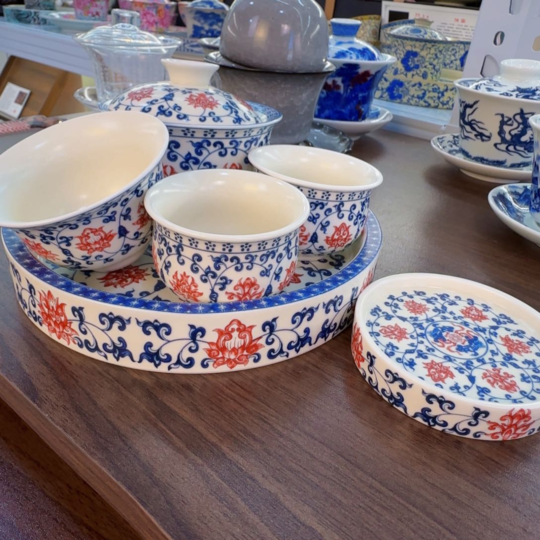 盖碗里的水煮开后放入